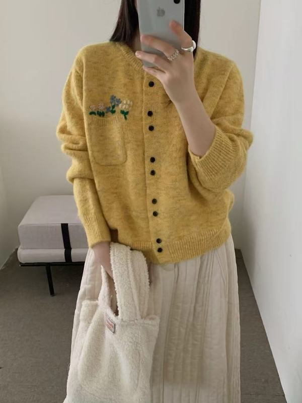 花朵刺绣圆领针织开衫韩系设计感口袋显瘦女装秋外穿内搭毛衣外套|undefined