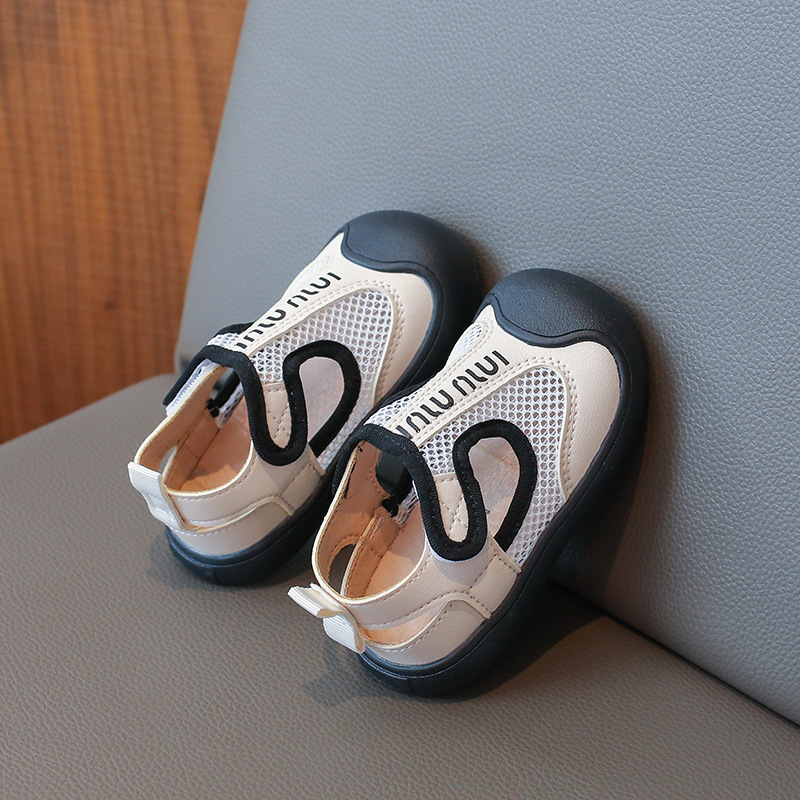 Sandalias para niños verano 2026 nuevo estilo de zapatos de playa para niños y niñas anti-patas anti-deslizante zapatos de suela suave para niños pequeños