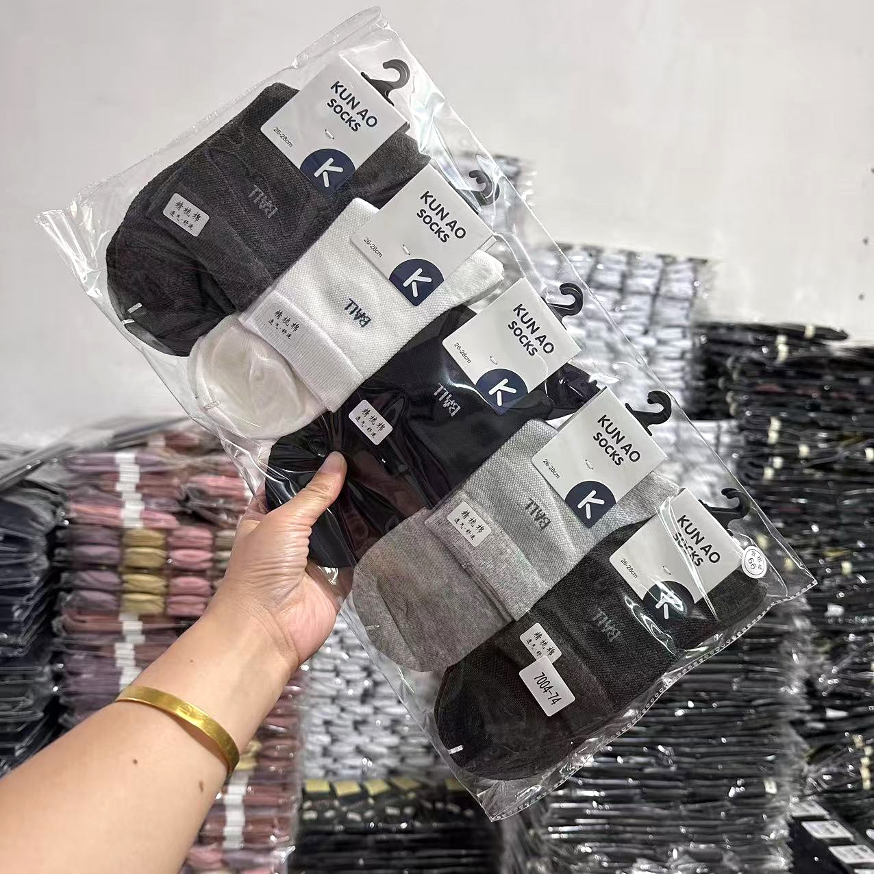 Calcetines deportivos finos de primavera y verano de alta gama para hombres, calcetines de tubo que absorben el sudor y desodorizantes, calcetines de algodón blanco de cintura pequeña y media de verano al por mayor