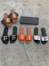 �羳���QԴTһ�ֽ��ٽ����ĸƽ�וr�����e��ЬLadySlipperSandal