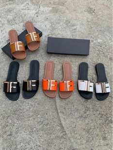 �羳���QԴTһ�ֽ��ٽ����ĸƽ�וr�����e��ЬLadySlipperSandal