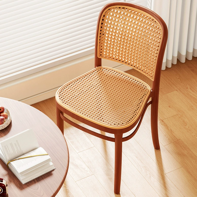 Пластиковый обеденный стул, бытовой стул из ротанга, штабелируемый обеденный стол и стулья в стиле ретро, ​​дышащий уличный табурет, спинка, подержанный стул из ротанга.