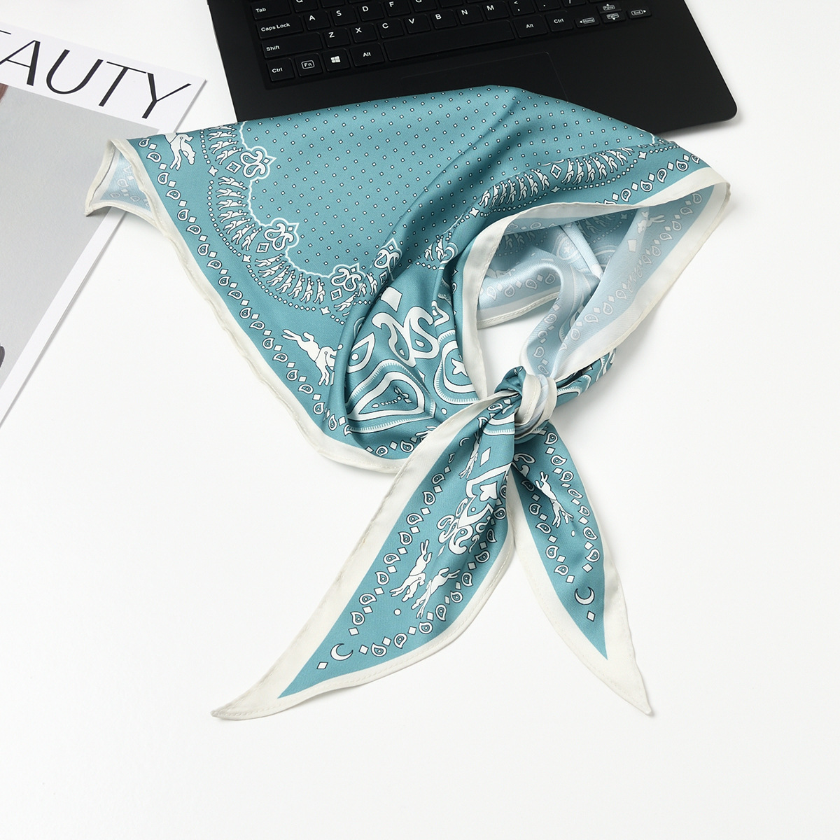 #228 점핑 호스 캐슈 그린 베이스