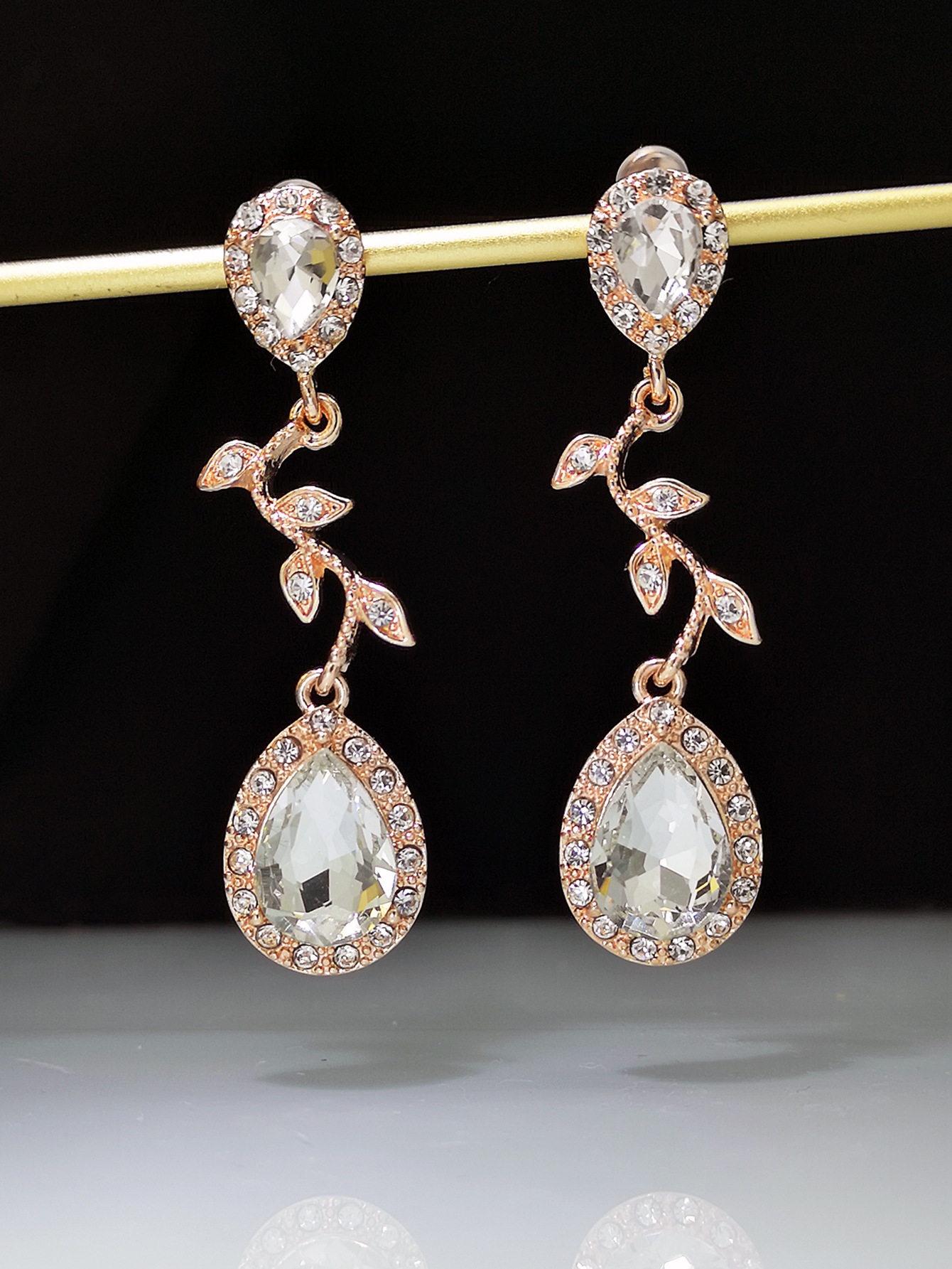 Fashion Drop Shaped Crystal Diamond Earrings Korean Leaf Earrings display picture 2