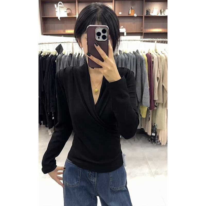 法式洋气别致V领小上衣女2025冬季新款纯色高级感显瘦打底衫T恤潮|undefined