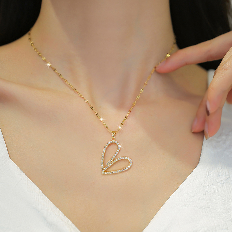 Wholesale Fashion Heart Shape Stainless Steel Copper Inlay Rhinestones Pendant Necklace display picture 1