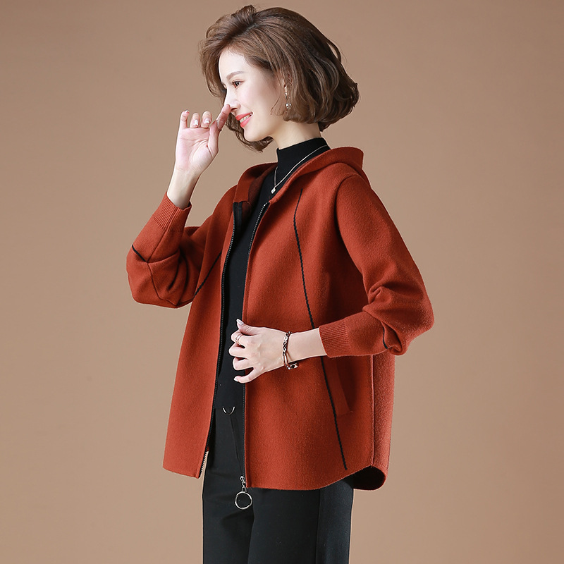 Middle-aged mom spring coat short 30-year-old 40 middle-aged women's Spring and Autumn Sweater middle-aged and elderly western style windbreaker