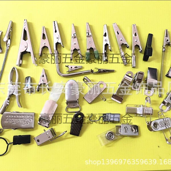 批发供应花纹厂牌夹 斜纹厂牌夹 四孔厂夹子 鳄鱼夹 带钮线扣