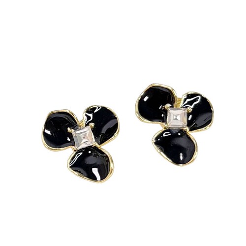 Enamel Drop Green Clover Ear Earrings for Women Without Piercing, Advanced French Retro Ear Decor, Unique Design