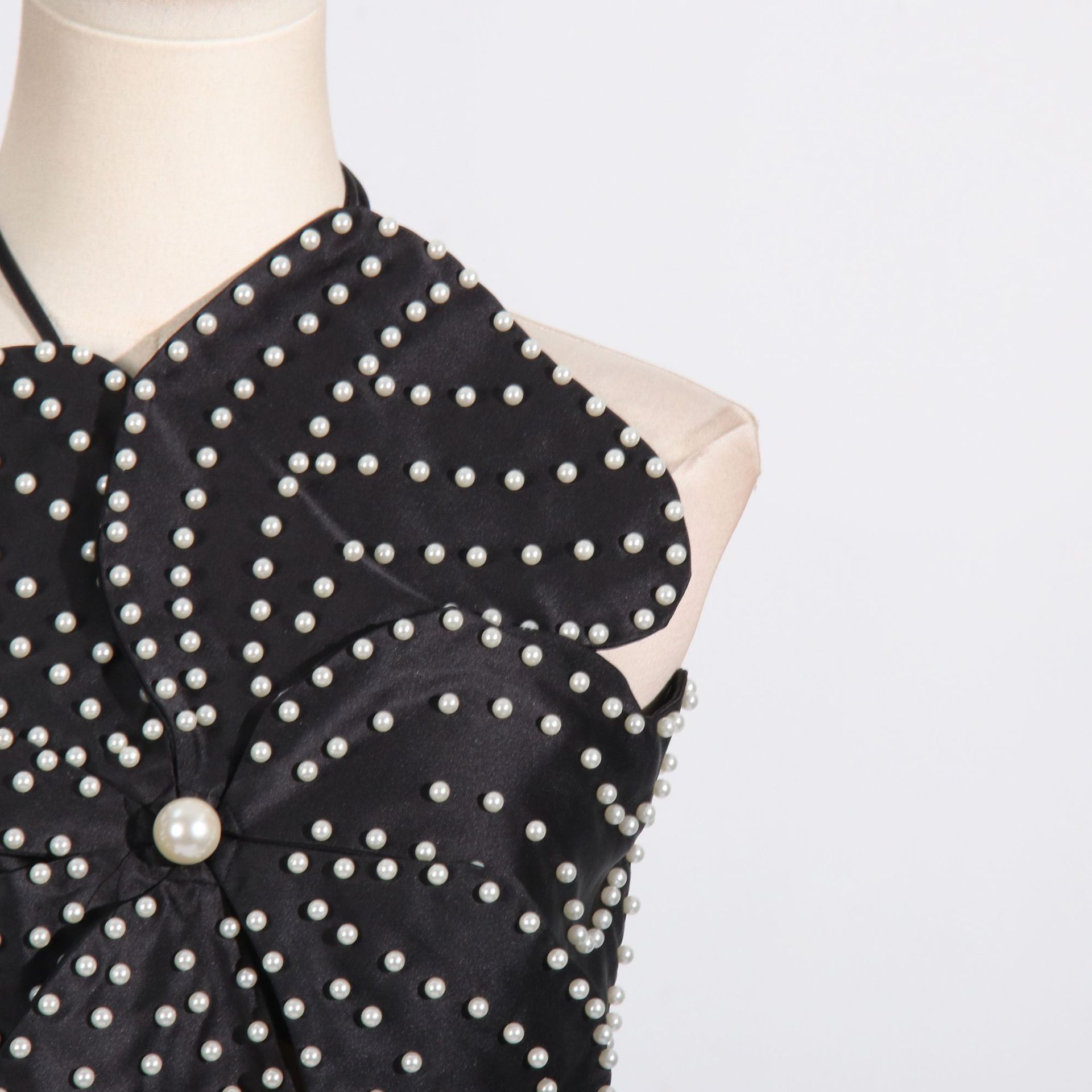Women's Clothing 2024 Spring and Summer New Sexy Pearl Inlaid Three Dimensional Flower Splicing Design Halter Neck Tube Top Lace up Top for Women_voghion.com