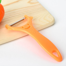 家用水果削皮刀笑脸瓜刨苹果去皮削皮器PP塑料柄厨房小工具刮皮刀