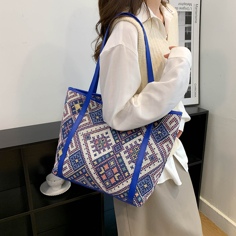 Women's Medium Spring&summer Pu Leather Geometric Ethnic Style Bucket Zipper Bucket Bag display picture 1