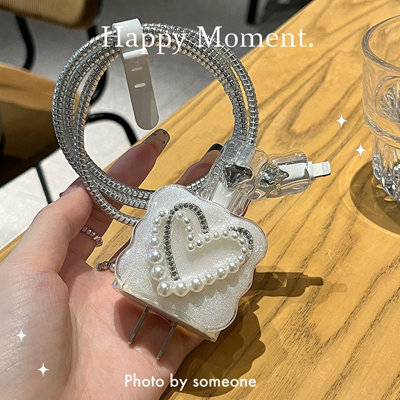 Романтический чехол-сердце с жемчугом для зарядного устройства Apple 20W (16), защита от повреждений и защемления кабеля