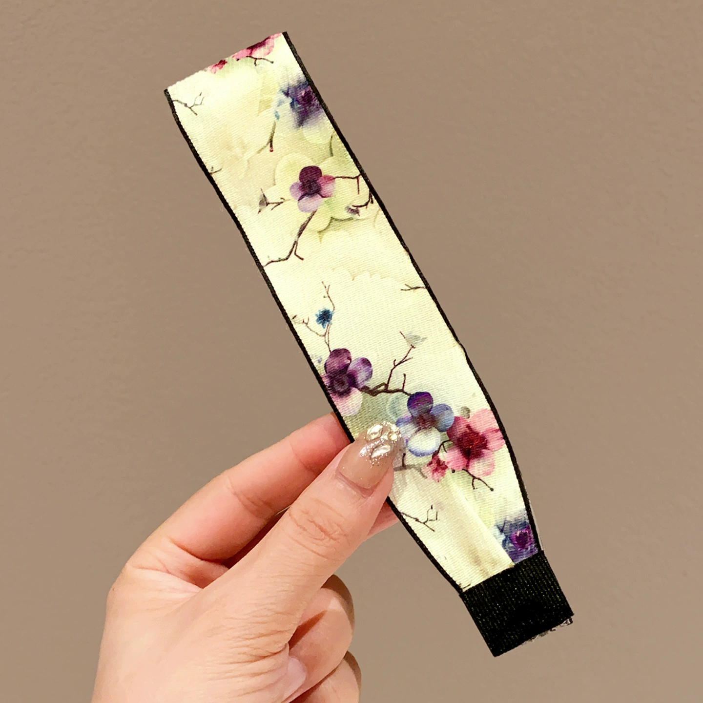 Fashionable headband with velcro, cute bangs