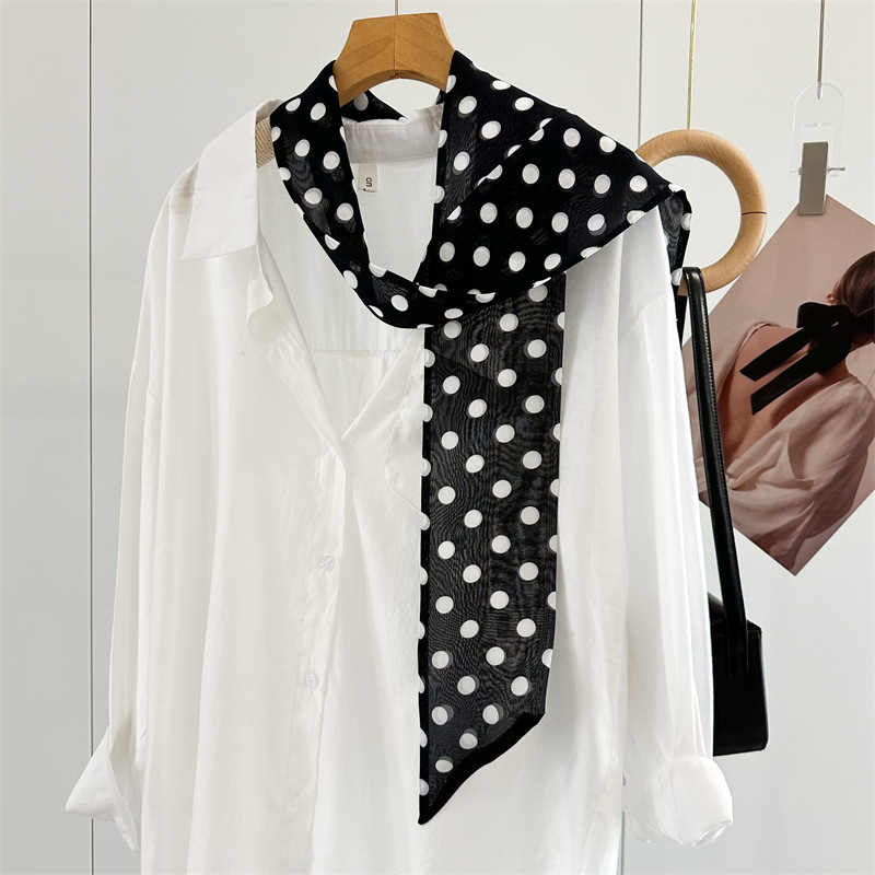 Sensación de alta gama de seda lunares pequeñas serpentinas mujeres verano nuevo todo fósforo de doble cara camisa de seda de morera bufanda bufanda