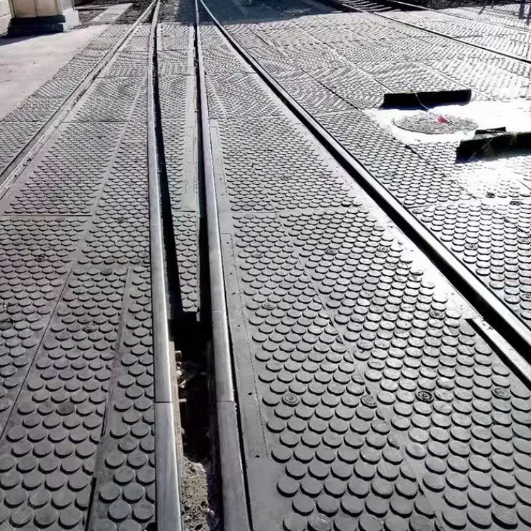 平角道口垫板防震防滑橡胶道口板抗压 耐冲击 绝缘效果好