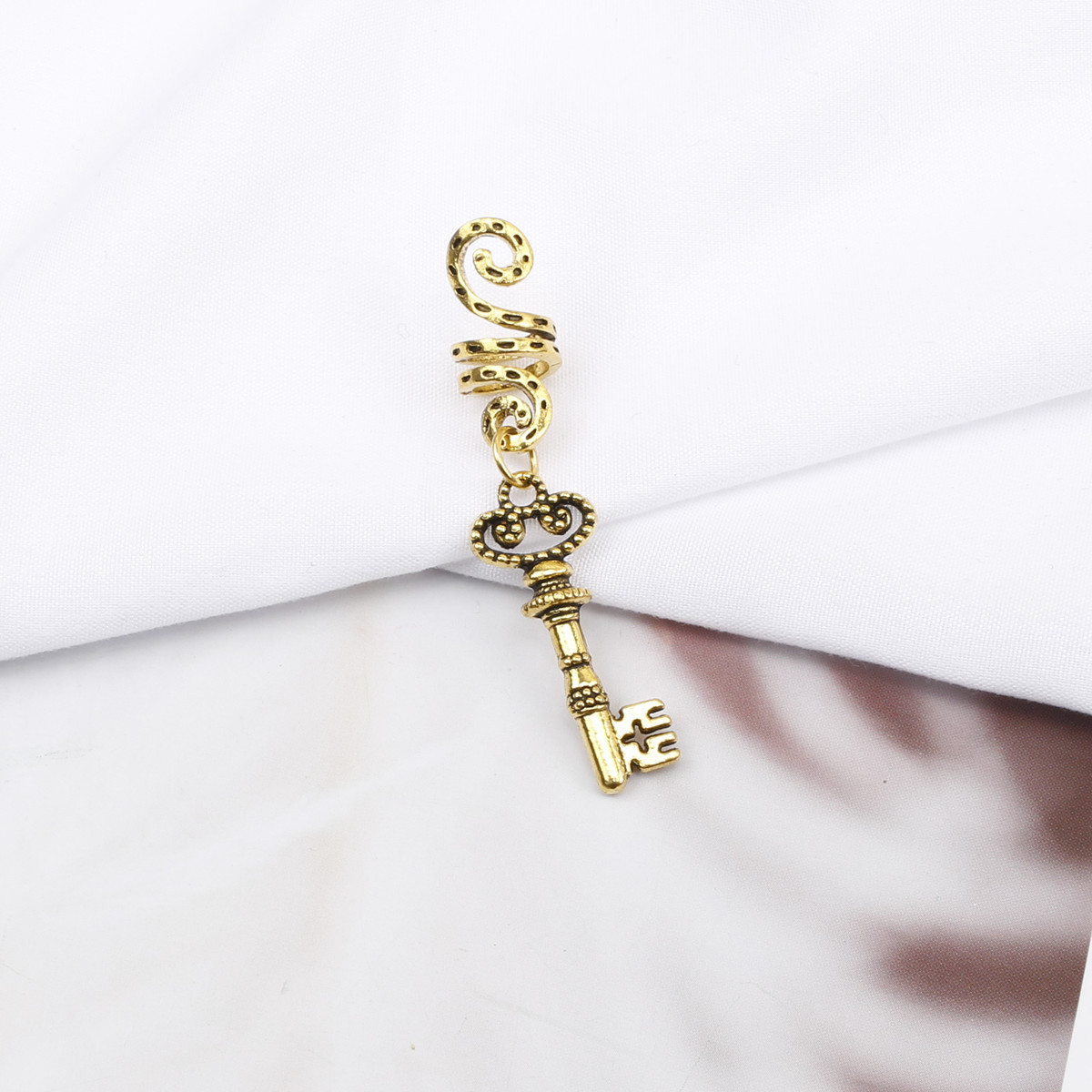 Europa y América sucia trenza hebilla de pelo hip hop aleación espiral accesorios para el cabello colgante de mariposa anillo de pelo de moda chica fresca trenzado accesorios para el cabello anillo de pelo