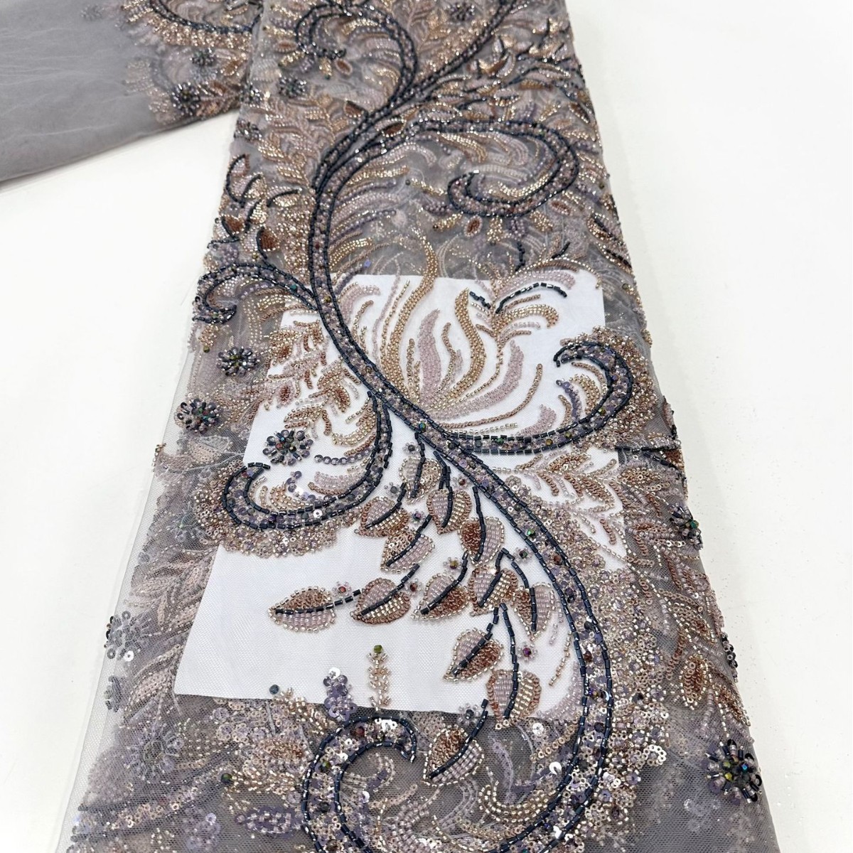 Inventario de cuentas bordadas de tubo de cuentas, cuentas de sequilla, tela de bordado de malla, vestido de boda, vestido de moda, tela de bordado de encaje