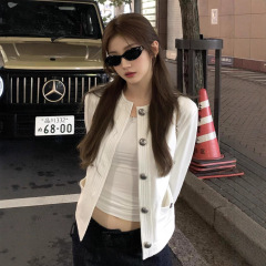 法式复古气质小香风短款外套女2025年秋季新款纽扣设计感夹克上衣