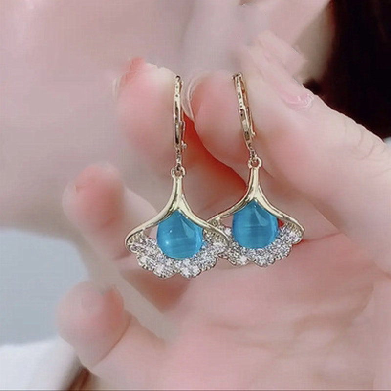 fashionable sophisticated fresh earrings