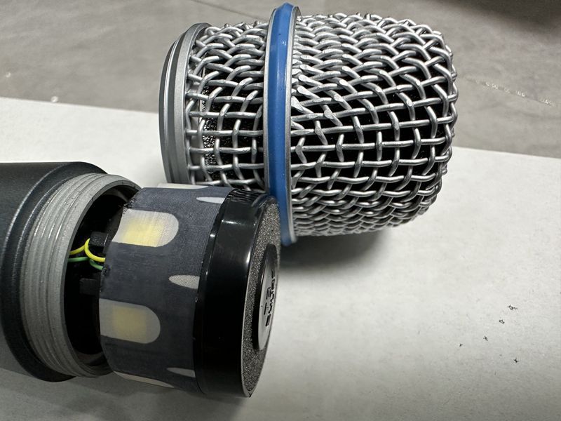 El Comercio exterior transfronterizo con cable de bobina móvil micrófono BETA57A rendimiento en el escenario KTV cantante en vivo Armonía micrófono de alta equipada