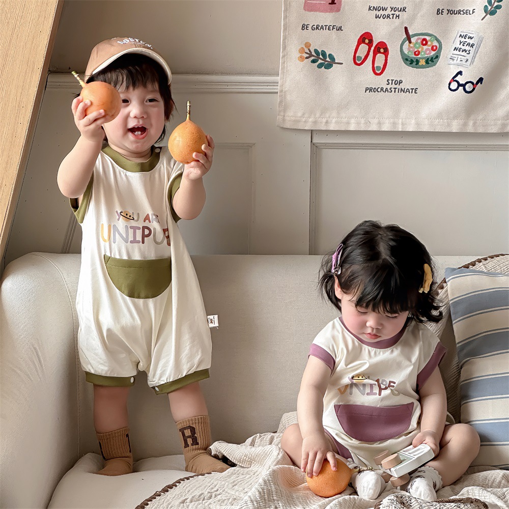 2024 nuevo verano hombres y mujeres bebé gatear traje dopamina dibujos animados ins viento contraste letras bolsillo bebé mameluco 1