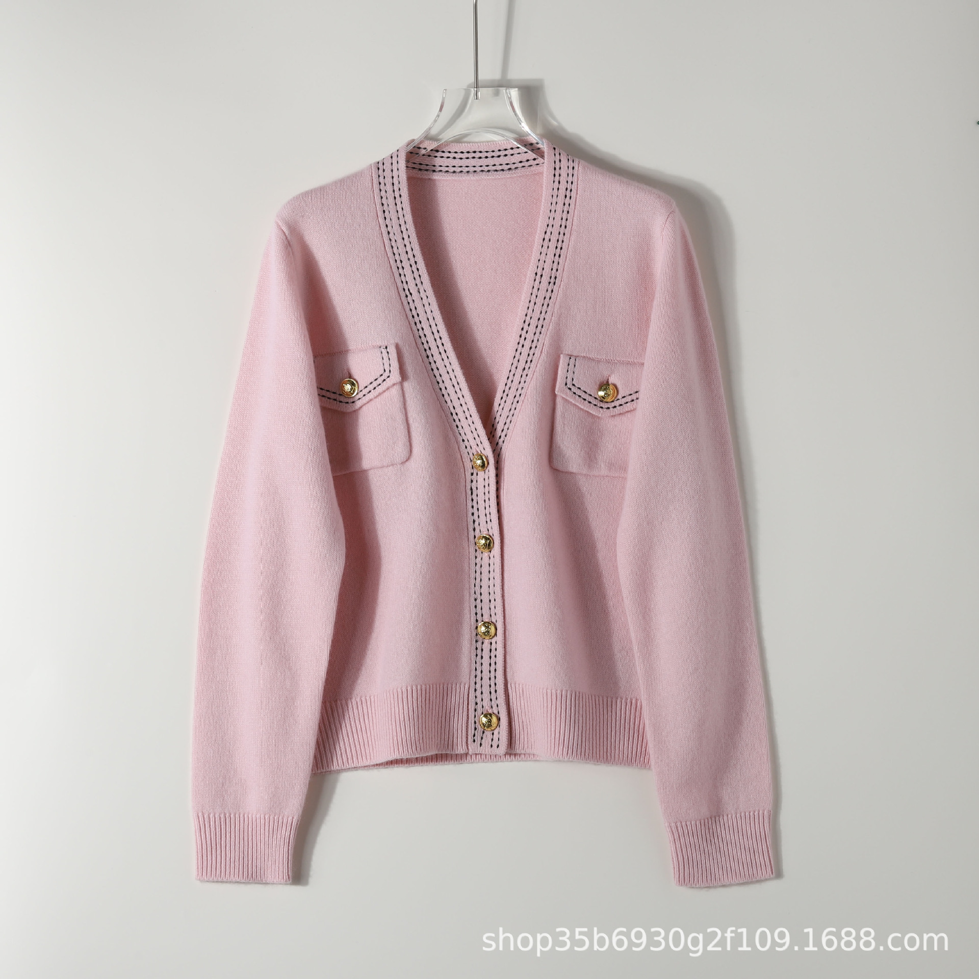 高品质羊绒衫2024秋冬新款法式毛衣外套温柔系金扣针织开衫女高级