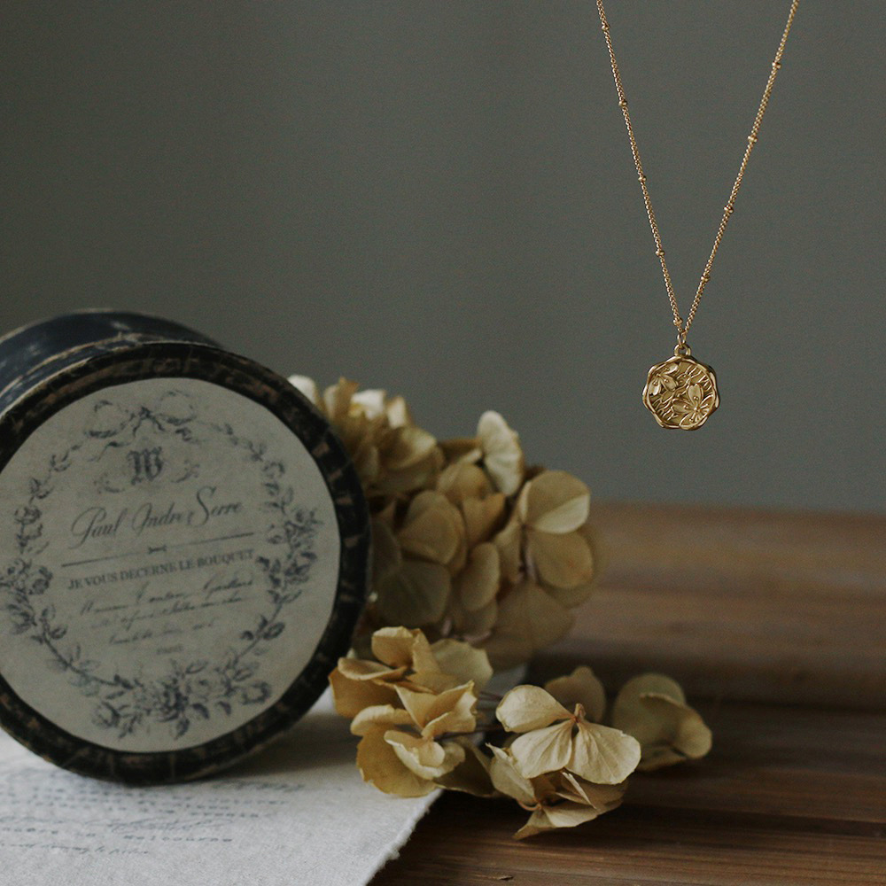 Daily Occasion Retro Flower Titanium Steel Plating Pendant Necklace 1 Piece