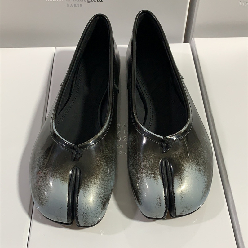 広州工場のトップ層牛革の足指MM6フラットバレエ靴のマギラの女性靴の輸出高バージョンの女性靴|undefined