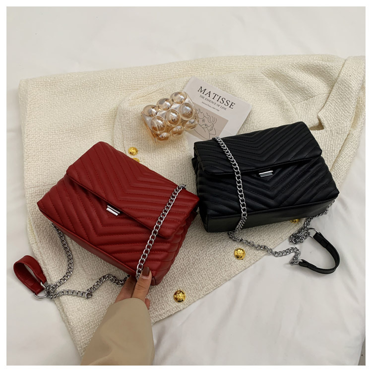 Large Capacit New Trendy Fashion Autumn And Winter Rhombus Chain Bag Crossbody Bag display picture 2