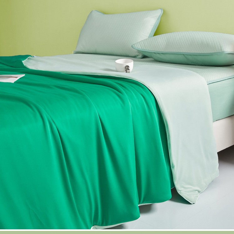 Sensación fresca de verano Clase A seda de hielo edredón fresco de verano juego de cuatro piezas sedoso sueño desnudo edredón de aire acondicionado sábana ropa de cama