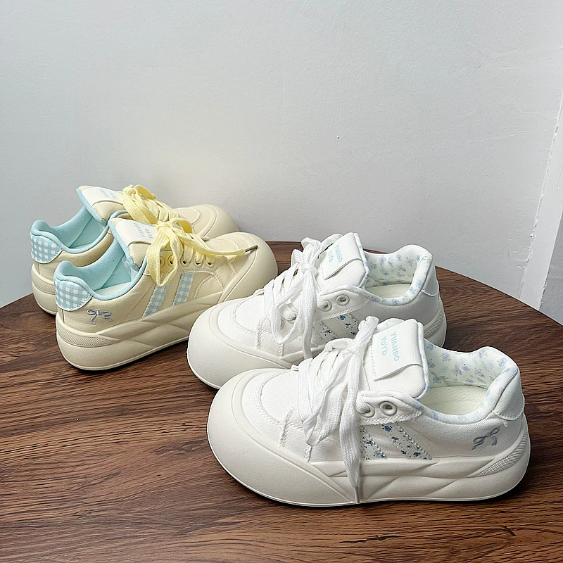 Женские кроссовки с толстой подошвой лето белые