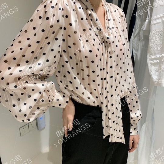 [Featured Recommendation] 26 Early Spring New Le Style Elegant and Skin-Brightening Loose Fit Large Silhouette Shirt with Large Ribbon Design and Glossy Finish