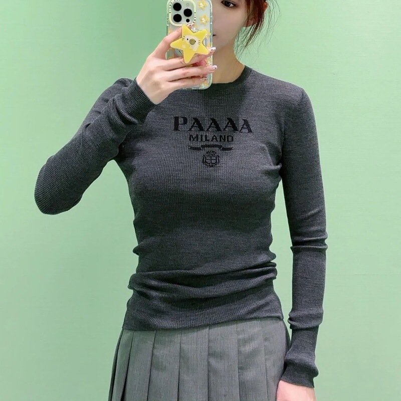 In stock~High quality~Wool fabric, letter jacquard knit top, slimming long-sleeve base shirt for women, lightweight In stock~High quality~Wool fabric, letter jacquard knit top, slimming long-sleeve base shirt for women, lightweight