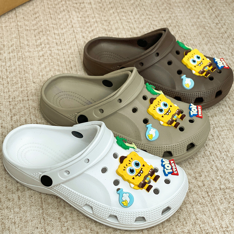 New Summer 2026 Clogs for Outdoor Wear, Non-Slip, Versatile, Half-Covered, Suitable for Dorms, Nurses, Beach, Trendy Women's Slippers New Summer 2026 Clogs for Outdoor Wear, Non-Slip, Versatile, Half-Covered, Suitable for Dorms, Nurses, Beach, Trendy Women's Slippers