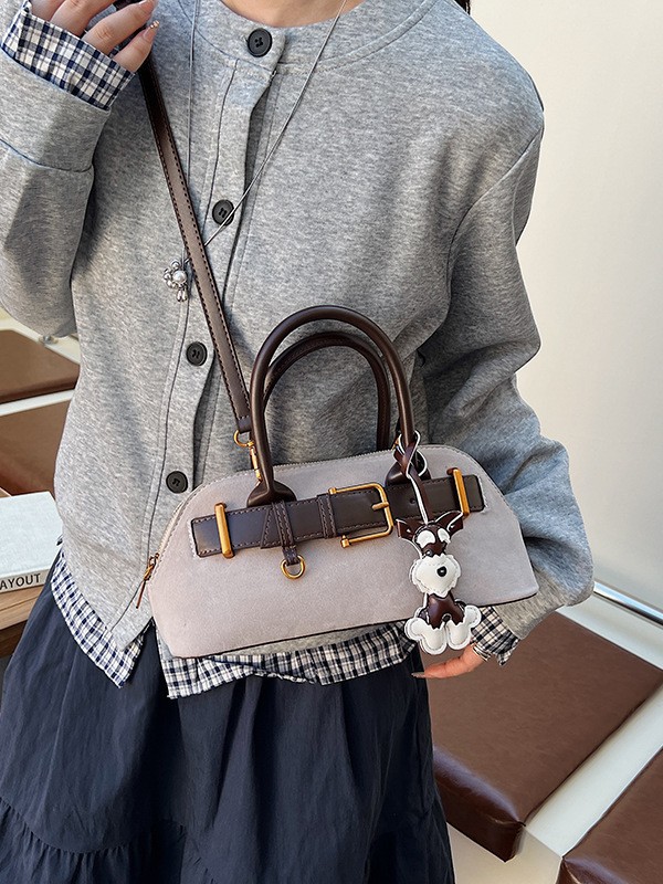 Bolso de pulso de tendencia coreana de hebilla de cinturón de mujer personalidad de verano lujoso ligero versátil ocio de alto nivel sensación de hombro mochila