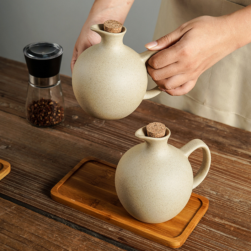 Venta al por mayor de estilo japonés creativo simple salud cerámica condimento tarro cocina condimento caja a prueba de humedad azúcar y sal tarro conjunto de tres piezas