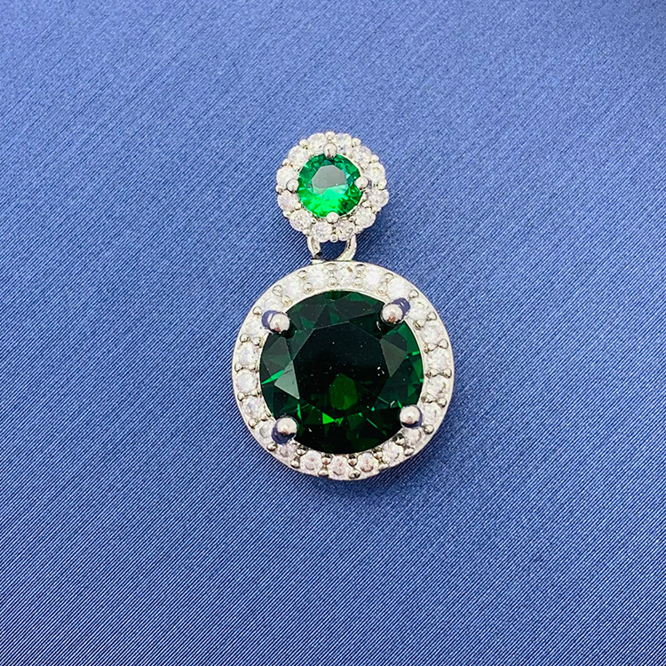 百種類のペンダントは心のままにファッションの経典を配合します。カップルの美しいペンダントは親友のアクセサリーを送ります。