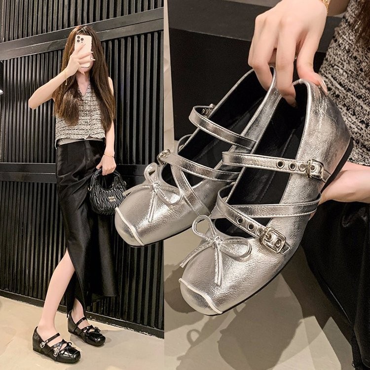 Zapatos de botón retro plateados de boca superficial para mujeres 2026 primavera y verano nuevos botones franceses con falda zapatos de ballet