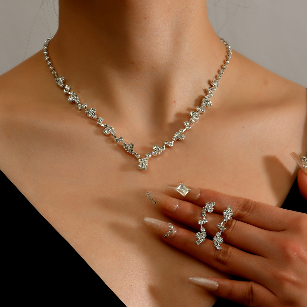 Joyería simple y exquisita venta caliente collar conjunto de pendientes de dos piezas conjunto completo de taladro clavícula vestido de cena accesorios de boda