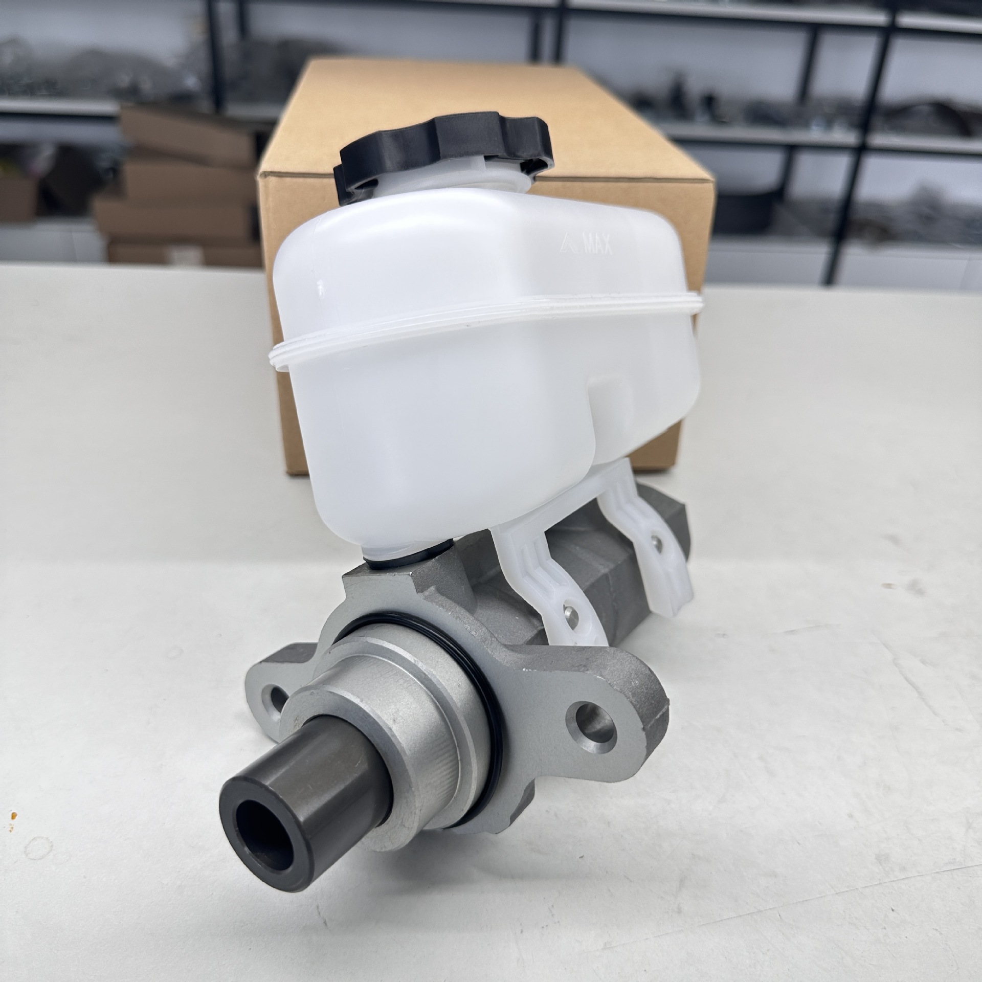 Suitable for Isuzu Brake Master Cylinder Brake Master Cylinder 25858330