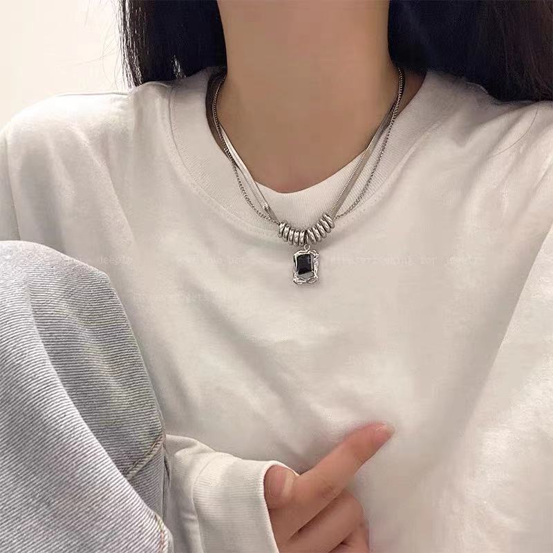 Women's high-end simple design accessories double-layer stacked titanium steel non-fading clavicle chain light luxury_voghion.com