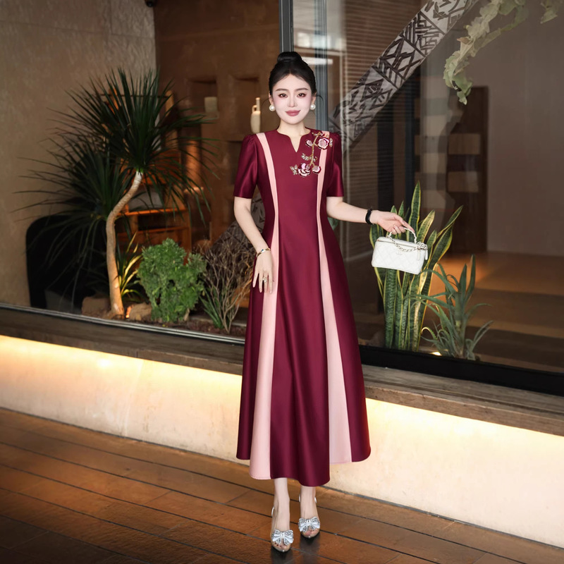 2026 Spring/Summer New Chinese Style Toasting Dress Embroidered with Rhinestones Short Sleeve Long Dress for Mother of the Bride Wedding Dress for Women 2026 Spring/Summer New Chinese Style Toasting Dress Embroidered with Rhinestones Short Sleeve Long Dress for Mother of the Bride Wedding Dress for Women