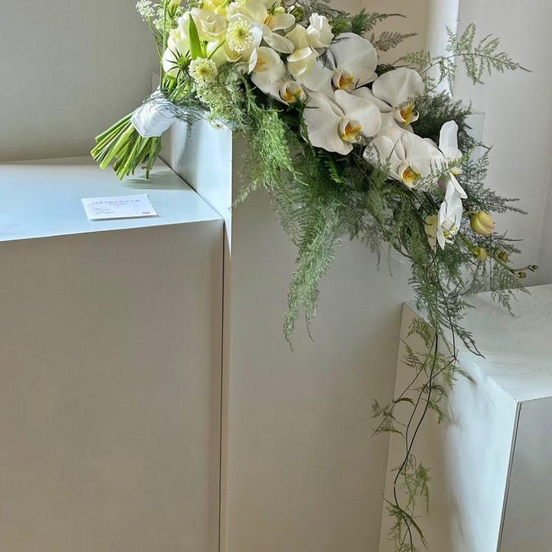 感瀑布花手捧花婚礼新娘影楼摄影道具情侣手持领证花束|undefined