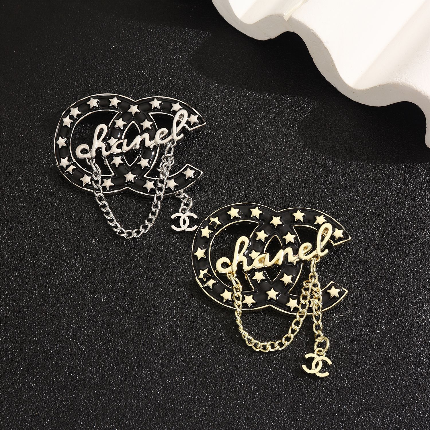 Small Fragrant Brooch Pendant Chain Letter Pin High-End Light Luxury Collar Pin Suit Coat Bag Alloy Accessory