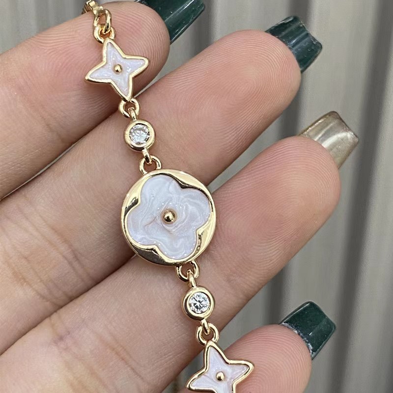 香檳金高級感手鍊女ins小眾設計氣質手飾貝殼四葉草手鍊生日禮物