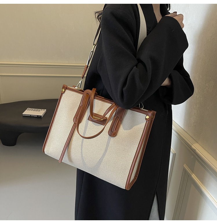 A new 2024 popular and versatile crossbody bag for women's commuting, a stylish tote bag undefined