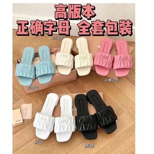 �ް�ƽ��һ����ЬŮ�⴩���^¶ֺ���e�羳�����ǹ�ɫ��Ƥ