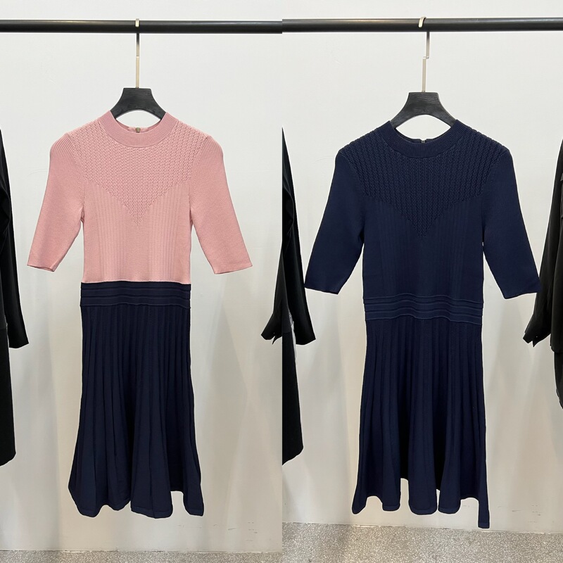 Single-Tail Slim-Fit Crewneck Stitching Short-Sleeved Slim-Fit and Tight-Waist Knitted dress Single-Tail Slim-Fit Crewneck Stitching Short-Sleeved Slim-Fit and Tight-Waist Knitted dress