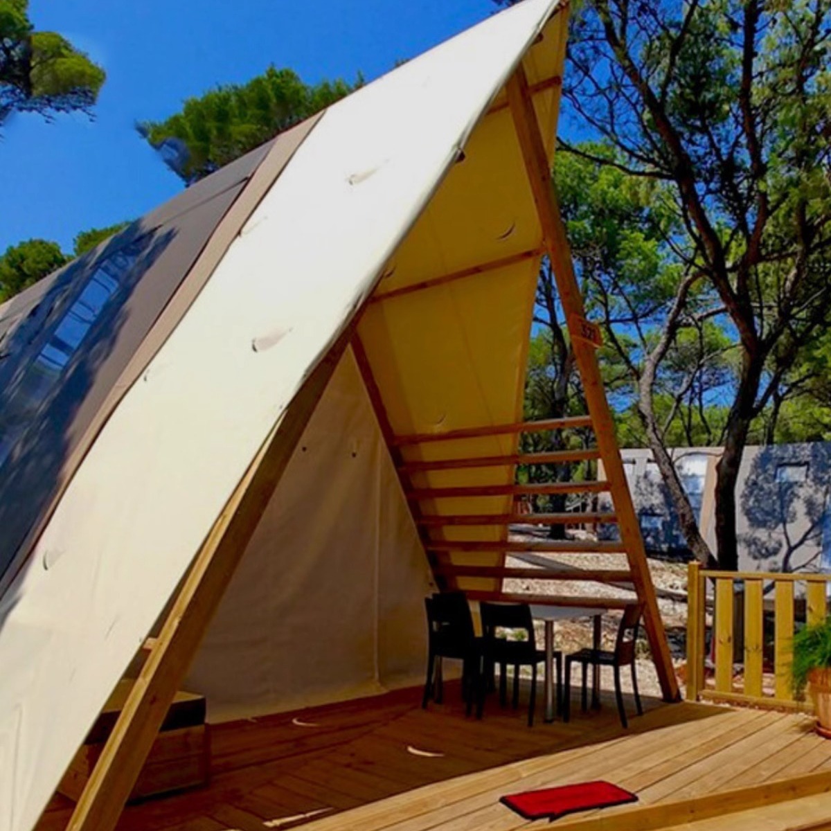 Camping al aire libre gran tienda de campaña triangular alojamiento residencial lugar escénico camping tienda de campaña restaurante alojamiento hotel tienda de campaña cabaña